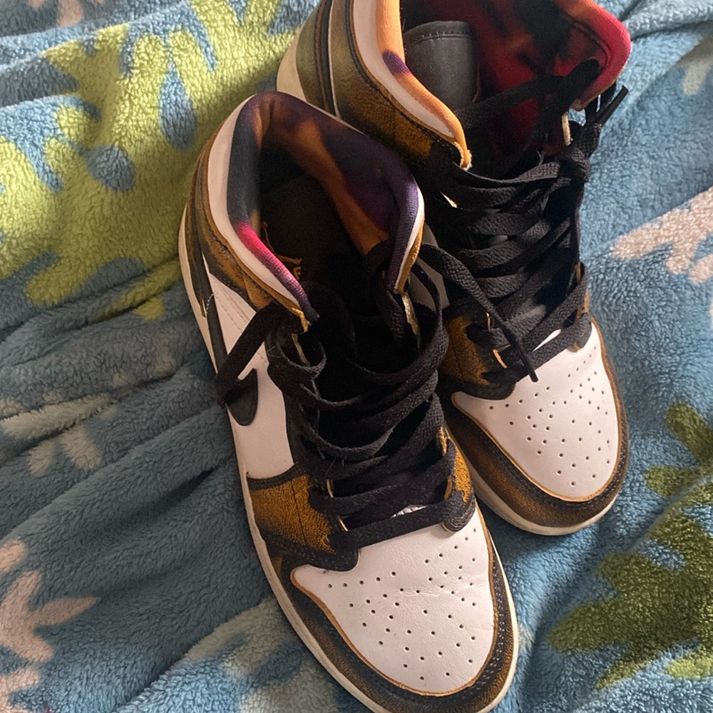Air Jordan mid